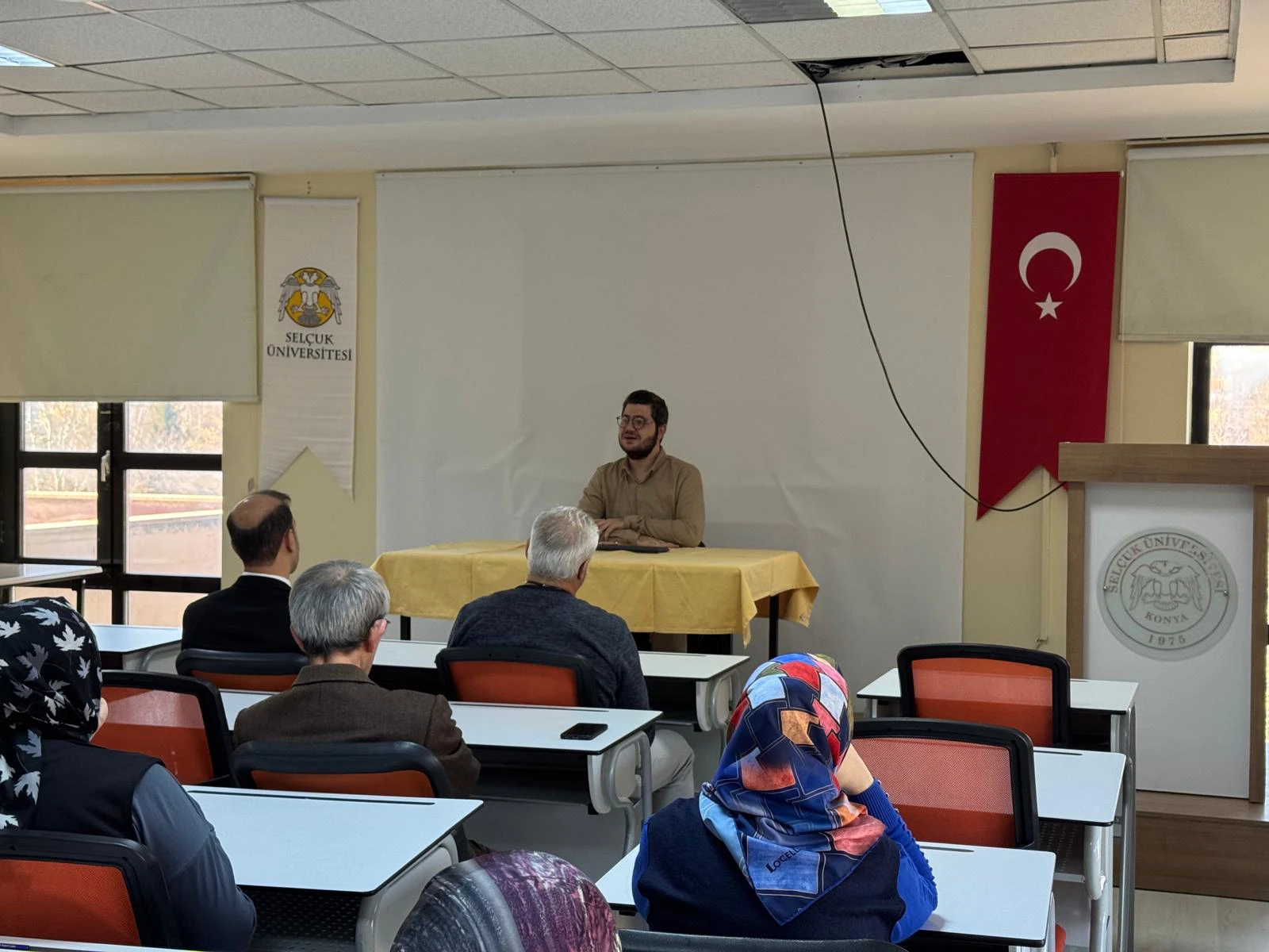 Kütüphanemizde "Kamusal Ahlak" Konulu Hizmet İçi Eğitim Gerçekleştirildi